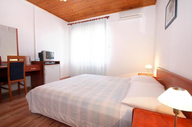 Double Room with Terrace and Sea View   image 2