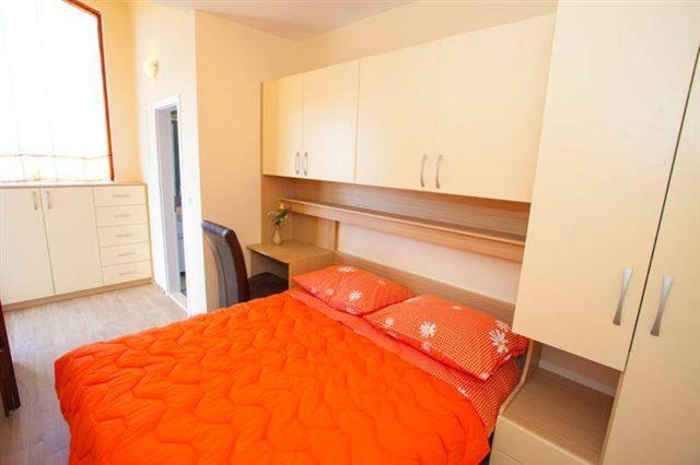 One-Bedroom Apartment with Balcony and Sea View image 2