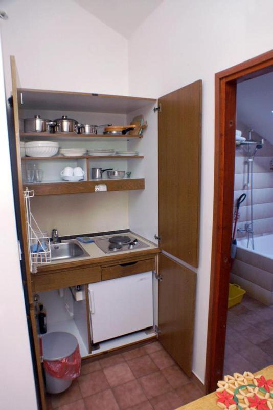 Three-Bedroom Apartment with Terrace and Sea View image 1