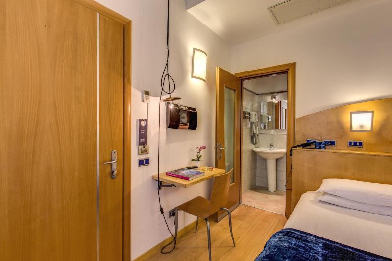 Single Room Garden View image 4