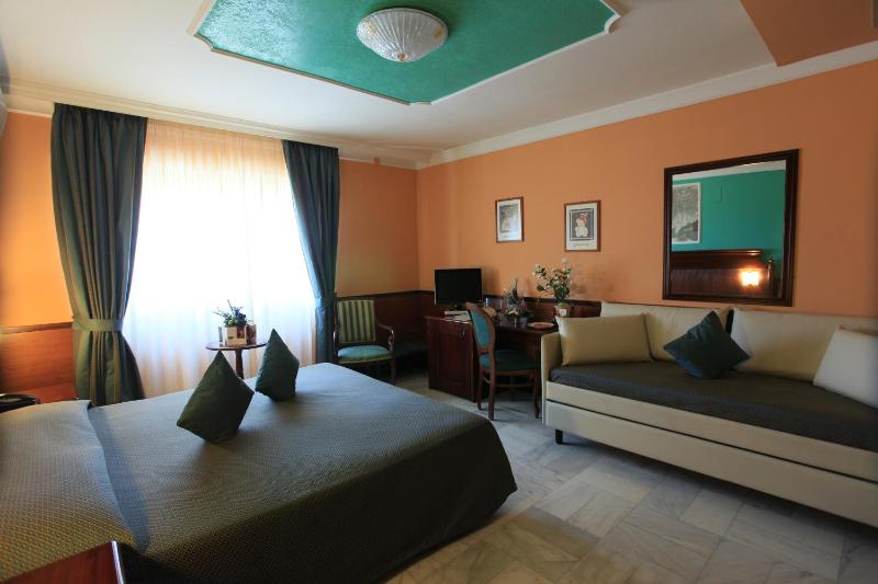Economy Double or Twin Room image 4