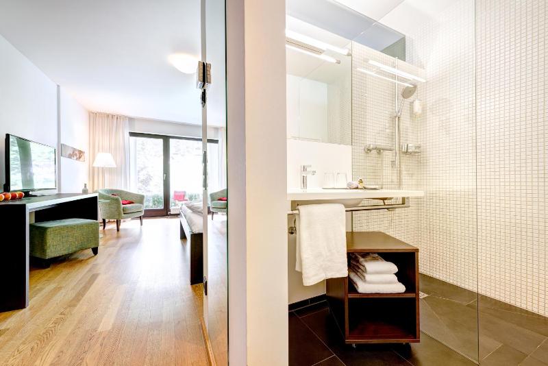 Double Room with Balcony image 4