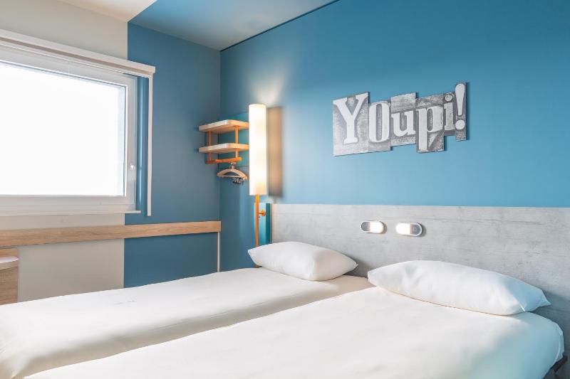 Twin Room image 2