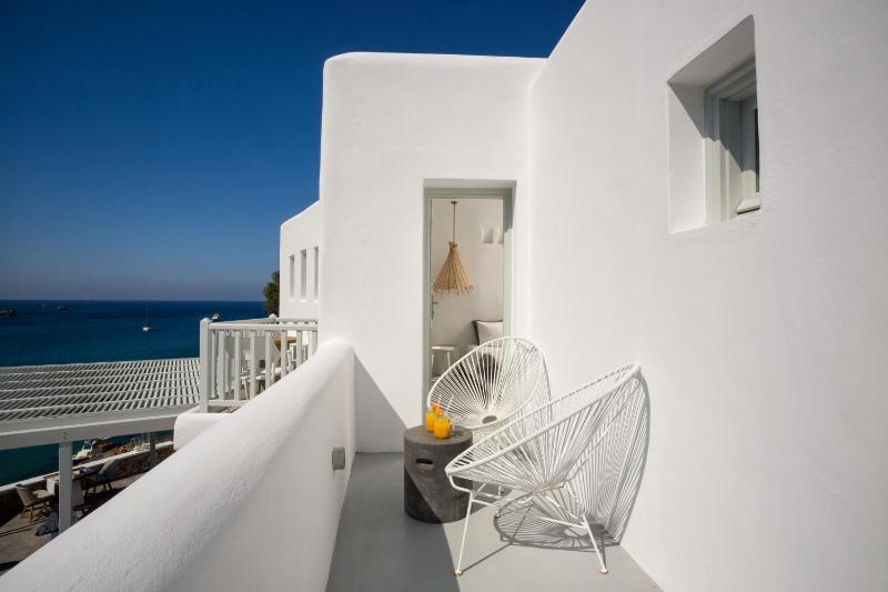 Superior Double Room Sea View image 2