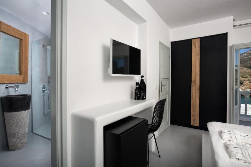 Superior Double Room Sea View image 4