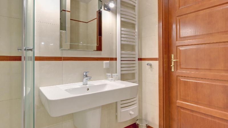 SEA TOWERS Panorama Apartments by Noclegi Renters - image 6