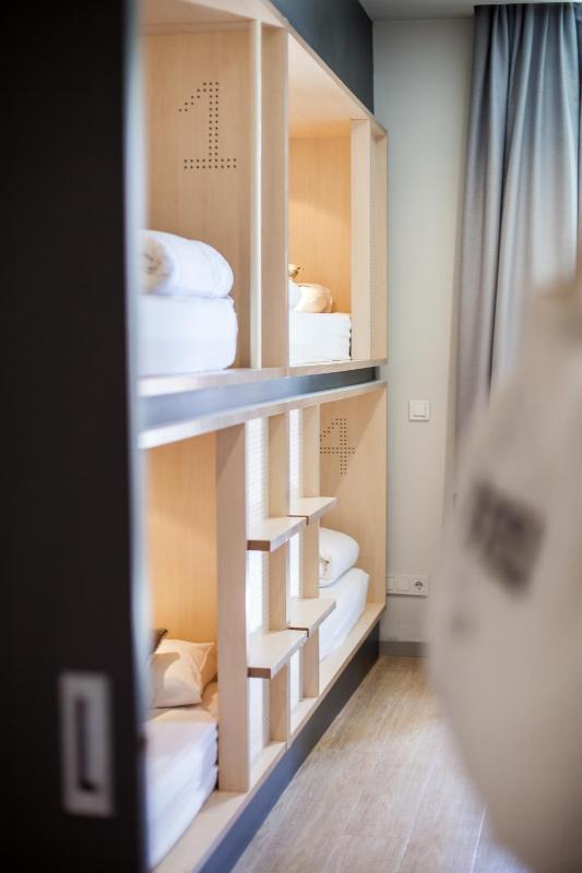 Bed in 4-Bed Mixed Dormitory Room image 4