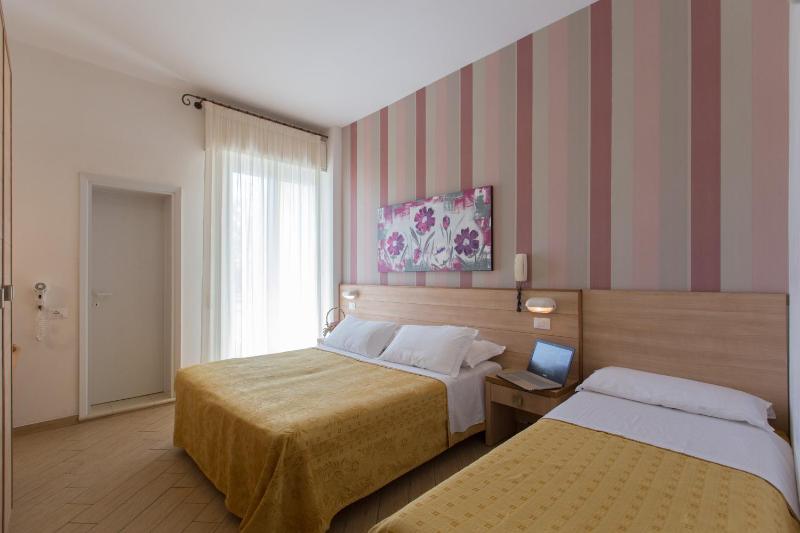 Triple Room image 3