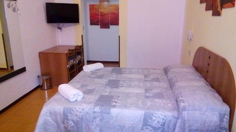 Double Room with Private Bathroom image 2