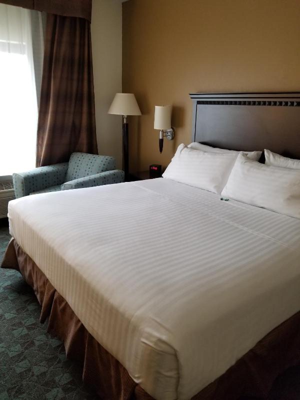 King Room with Jetted Tub image 1