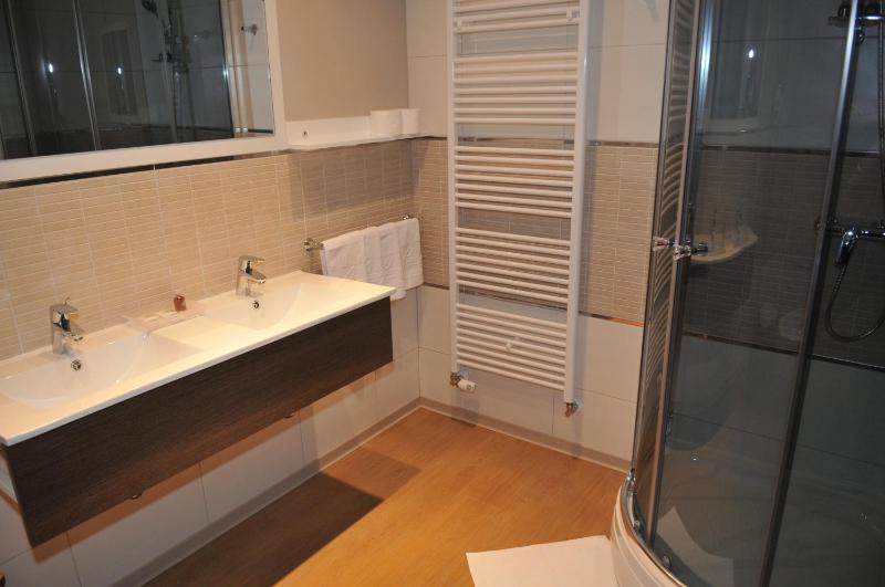 One-Bedroom Suite with Balcony image 3