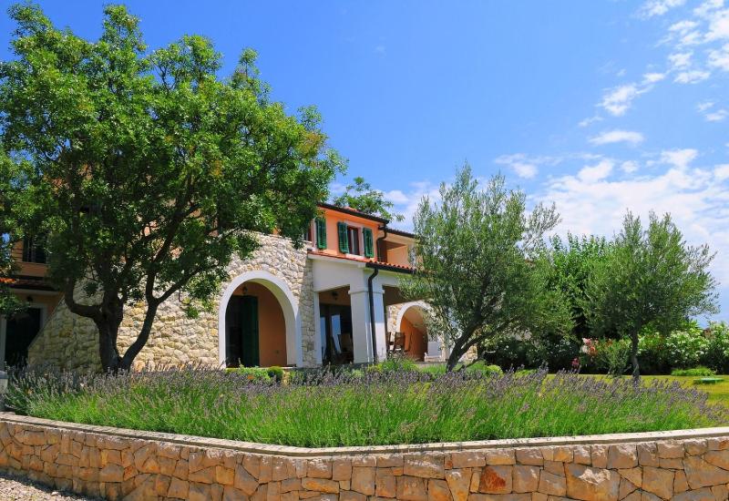 Villa image 2