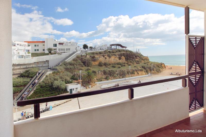 Studio with Side Sea View image 4