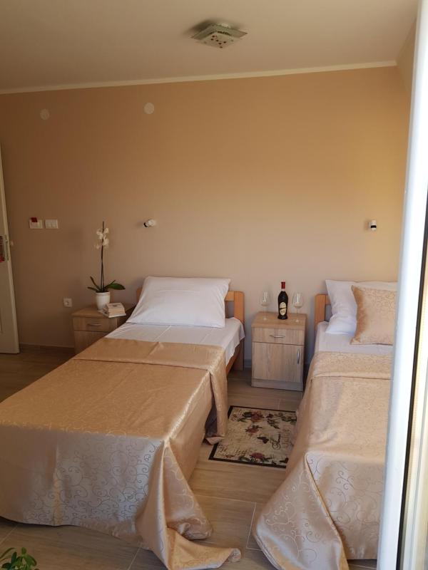 Standard Triple Room image 3