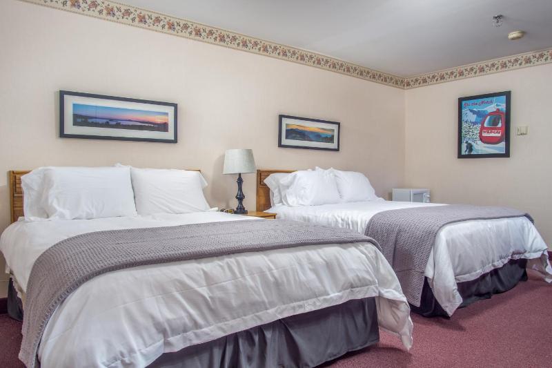 Queen Room with Two Queen Beds image 1