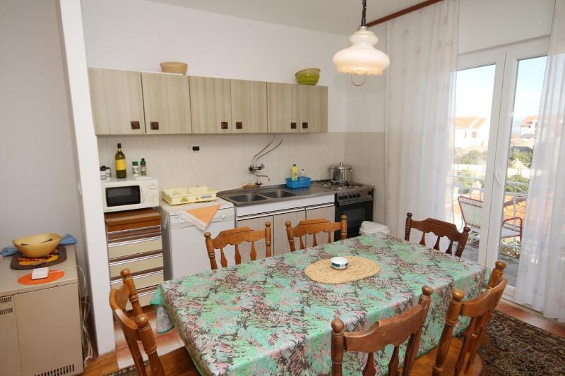 Three-Bedroom Apartment with Balcony and Sea View image 2