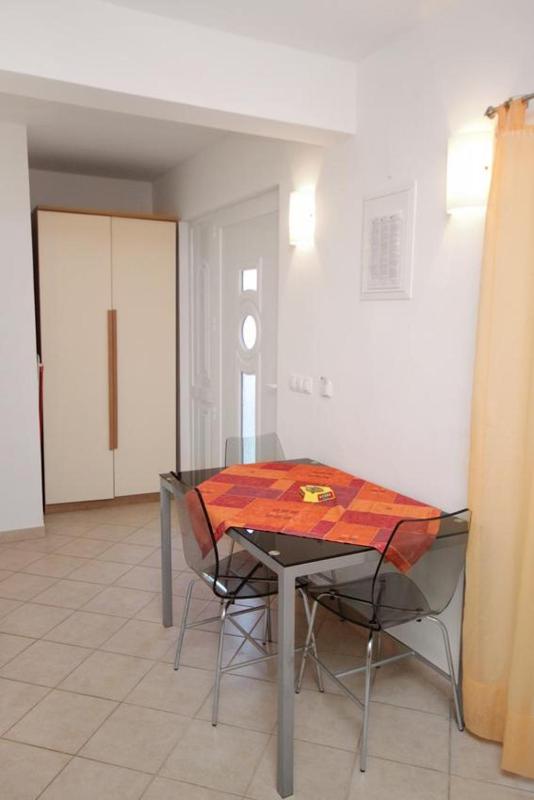 One-Bedroom Apartment with Terrace and Sea View image 1