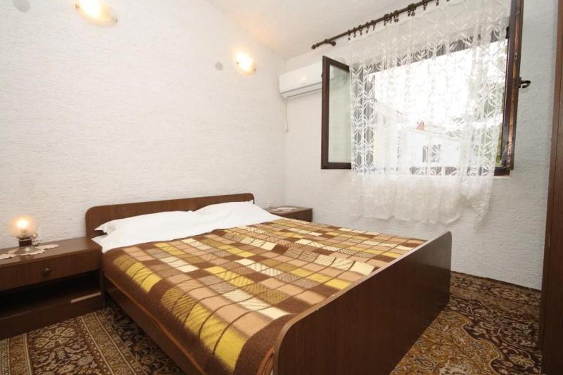 One-Bedroom Apartment with Terrace and Sea View image 1