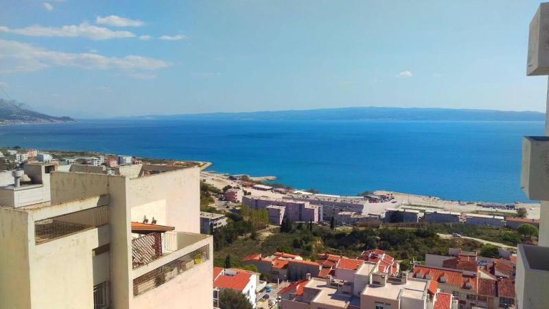 Two-Bedroom Apartment with Balcony and Sea View image 1