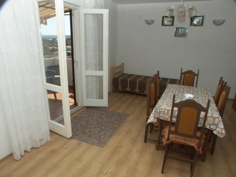 Three-Bedroom Apartment with Terrace and Sea View image 3