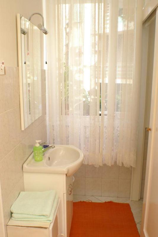 Twin Room image 1