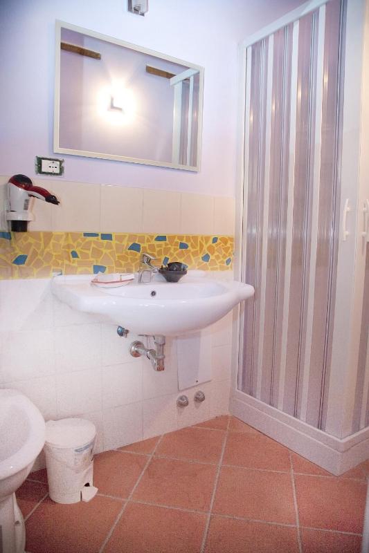 Double Room image 3