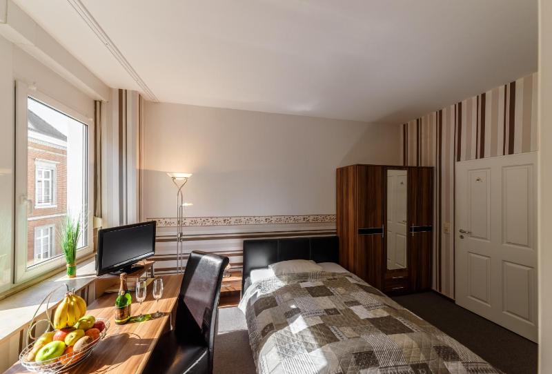 Single Room image 3