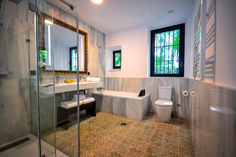Royal Alcazar Deluxe room with terrace image 3