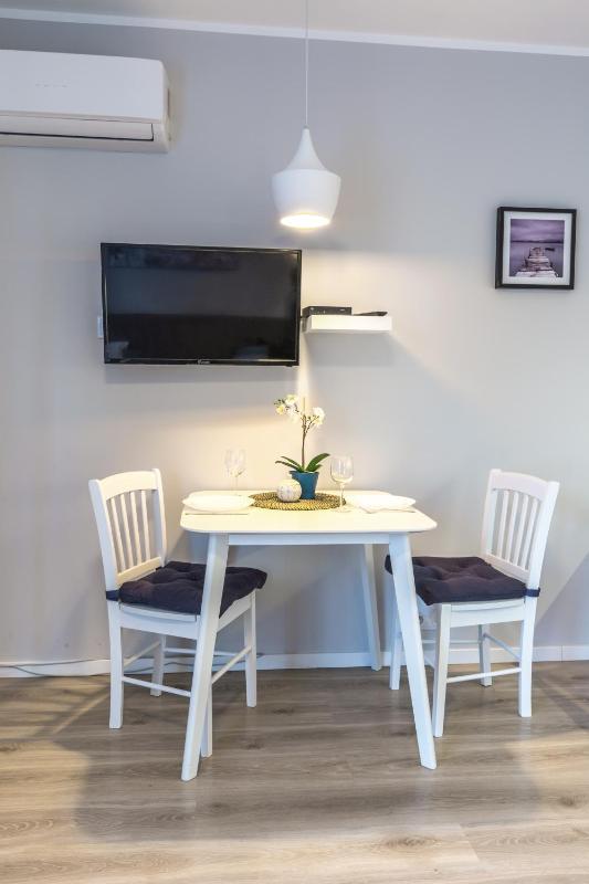 One-Bedroom Apartment image 3