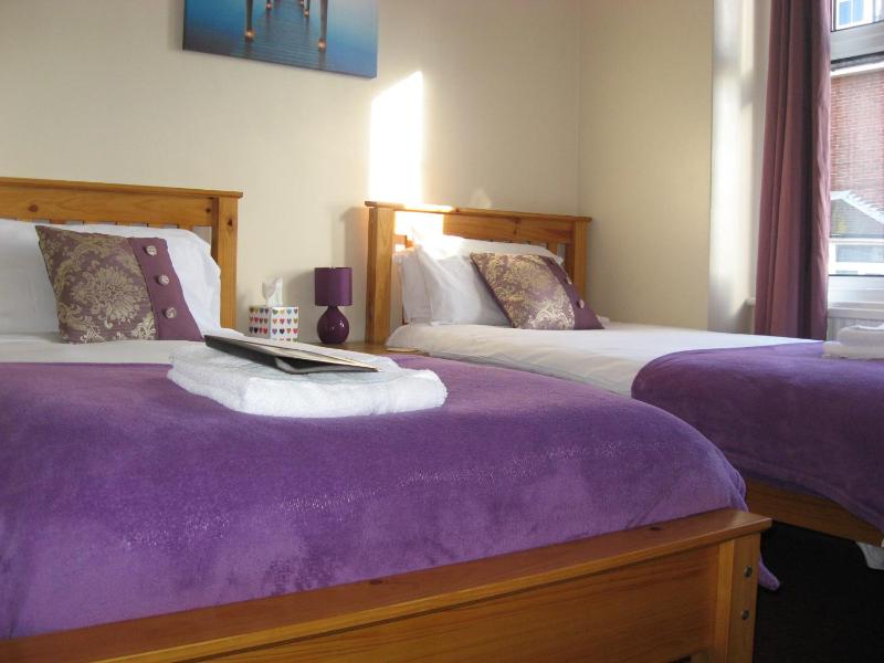 En Suite Twin Room image 2