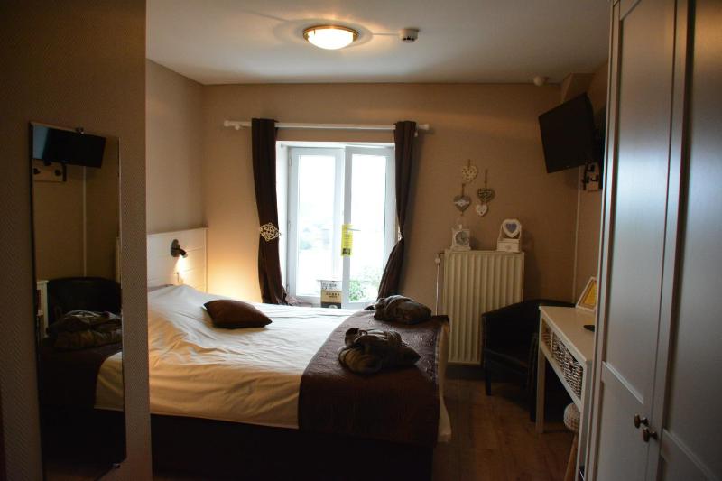 Superior Double Room image 3