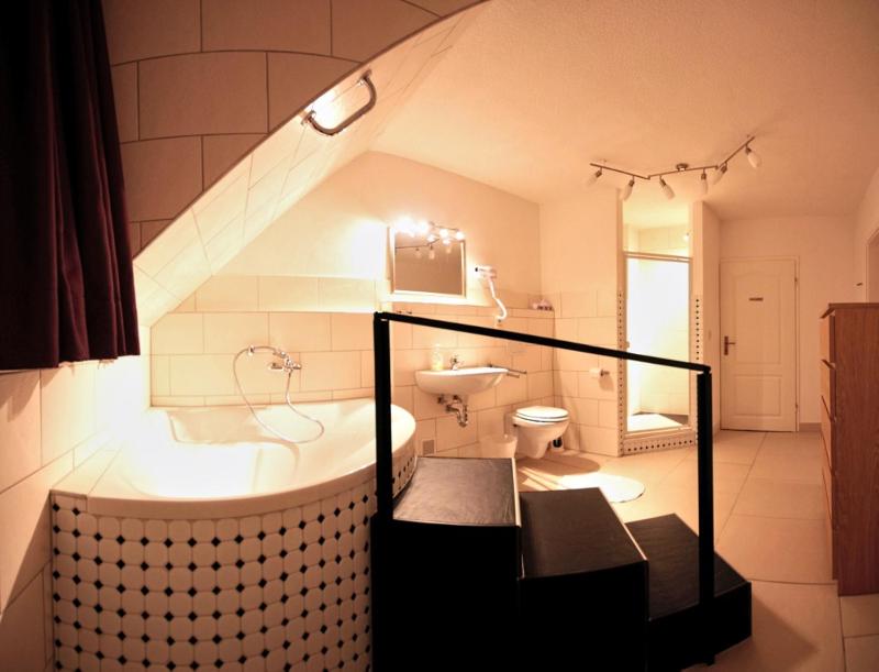 Double Room image 4