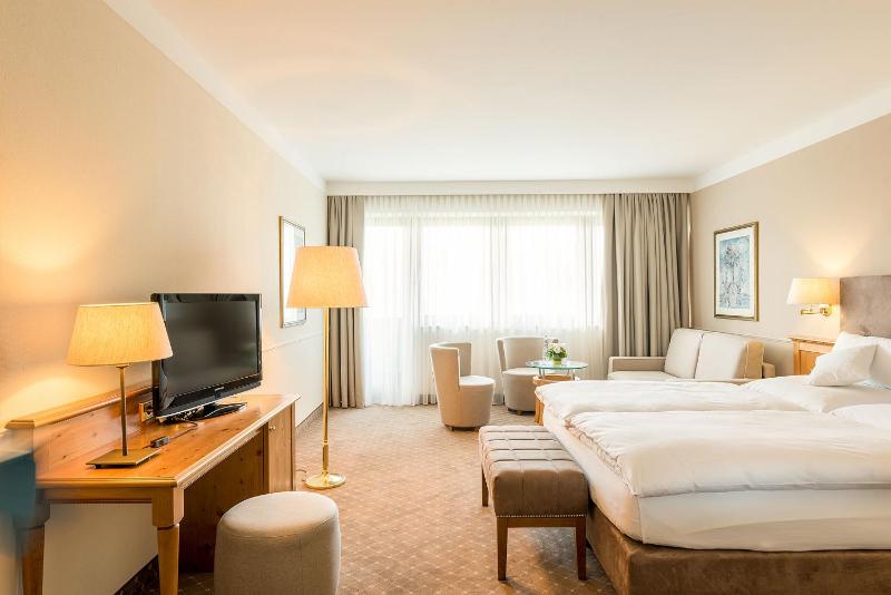 Large Double Room image 4