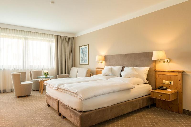 Large Double Room image 1