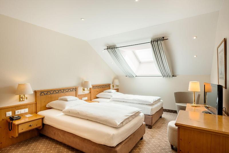 Twin Room image 1