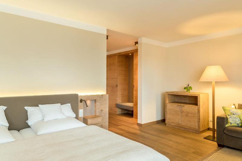 Deluxe Double Room image 3