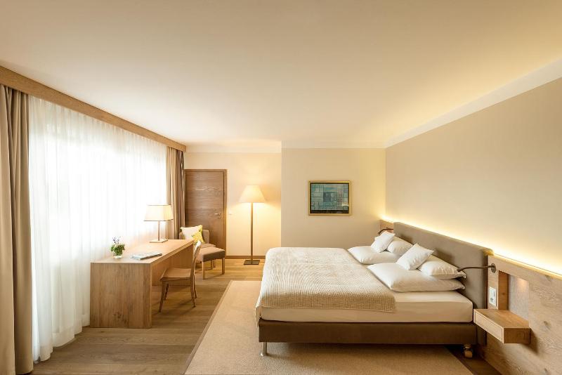 Deluxe Double Room image 1