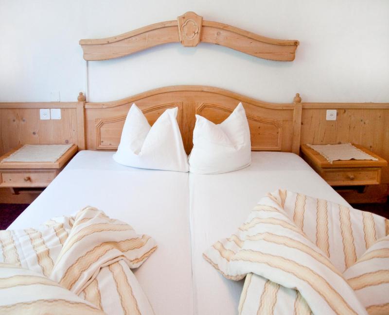 Double Room with Balcony image 2