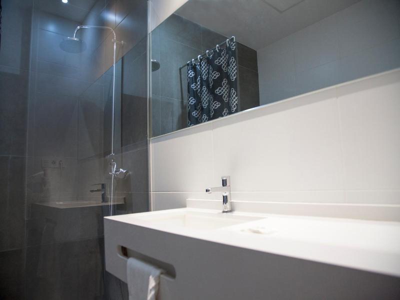 One-Bedroom Apartment image 3