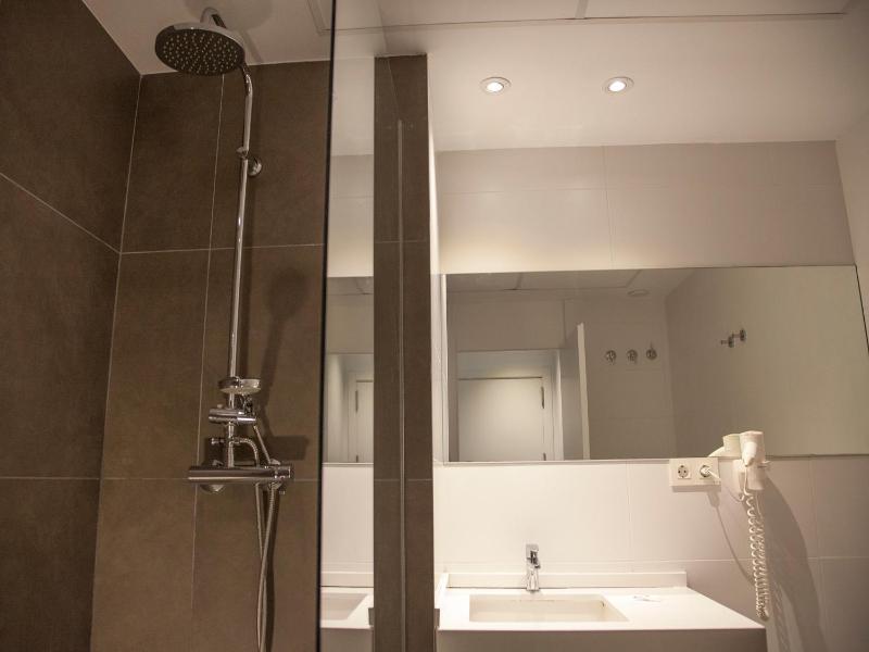 One-Bedroom Apartment image 4
