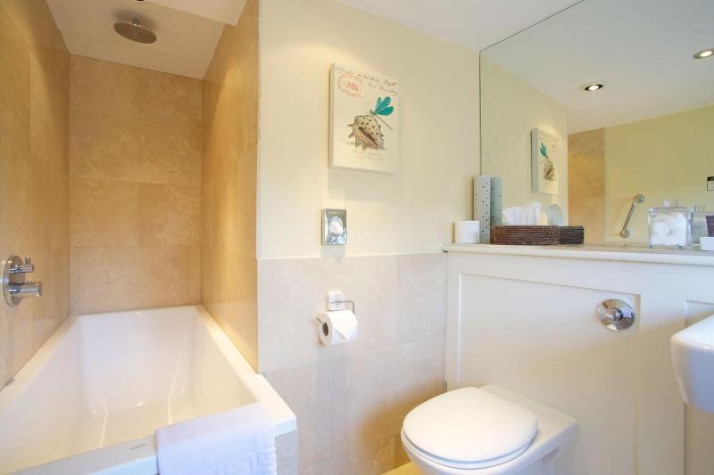 Family Room image 3