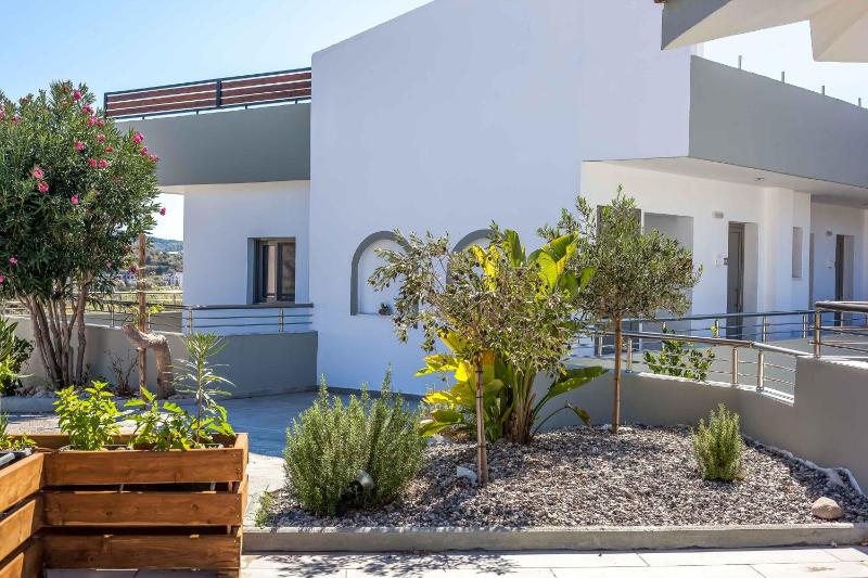 Two-Bedroom Apartment with Garden View image 2