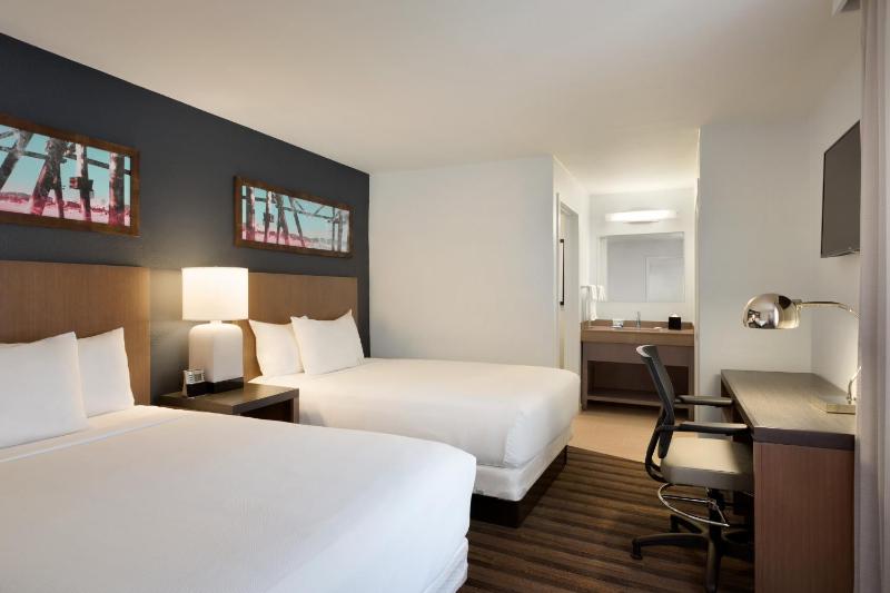Deluxe One-Bedroom Suite image 1