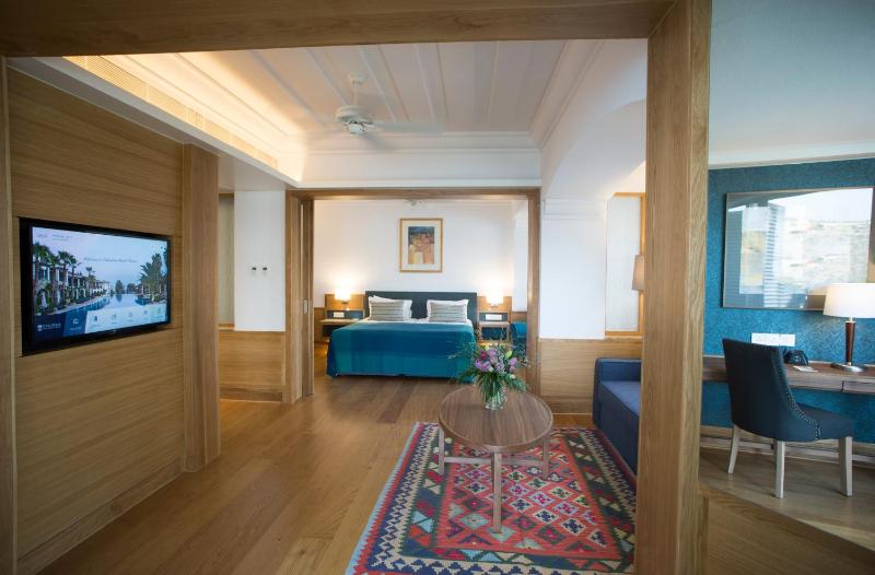 Cape Suite Sea View image 3