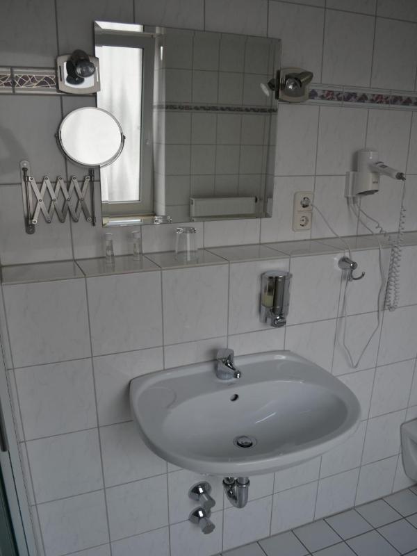 Economy Single Room image 3