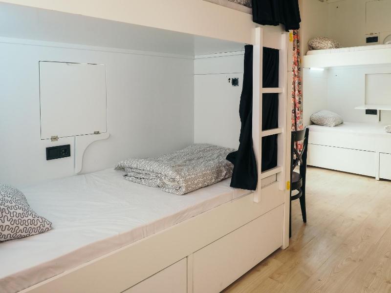 Bed in 6-Bed Mixed Dormitory Room image 2