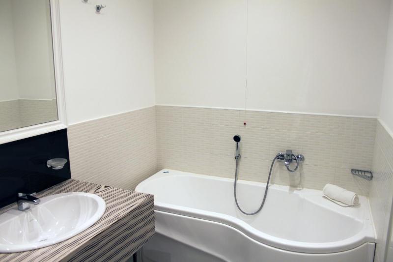 Standard Triple Room with Balcony image 2