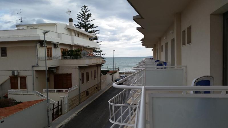 Standard Triple Room with Balcony image 3