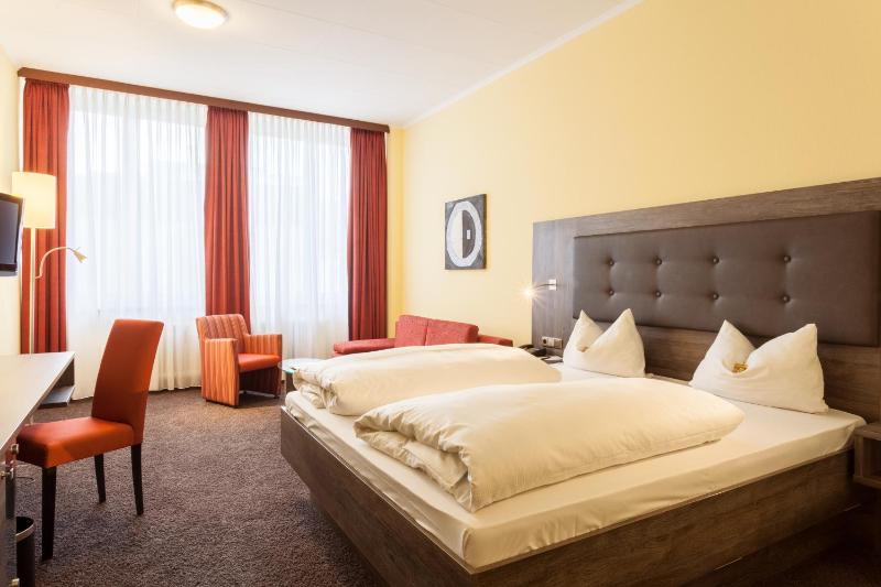 Deluxe Double Room image 3
