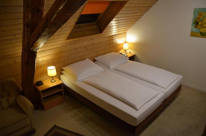 Deluxe Double Room with Balcony image 3